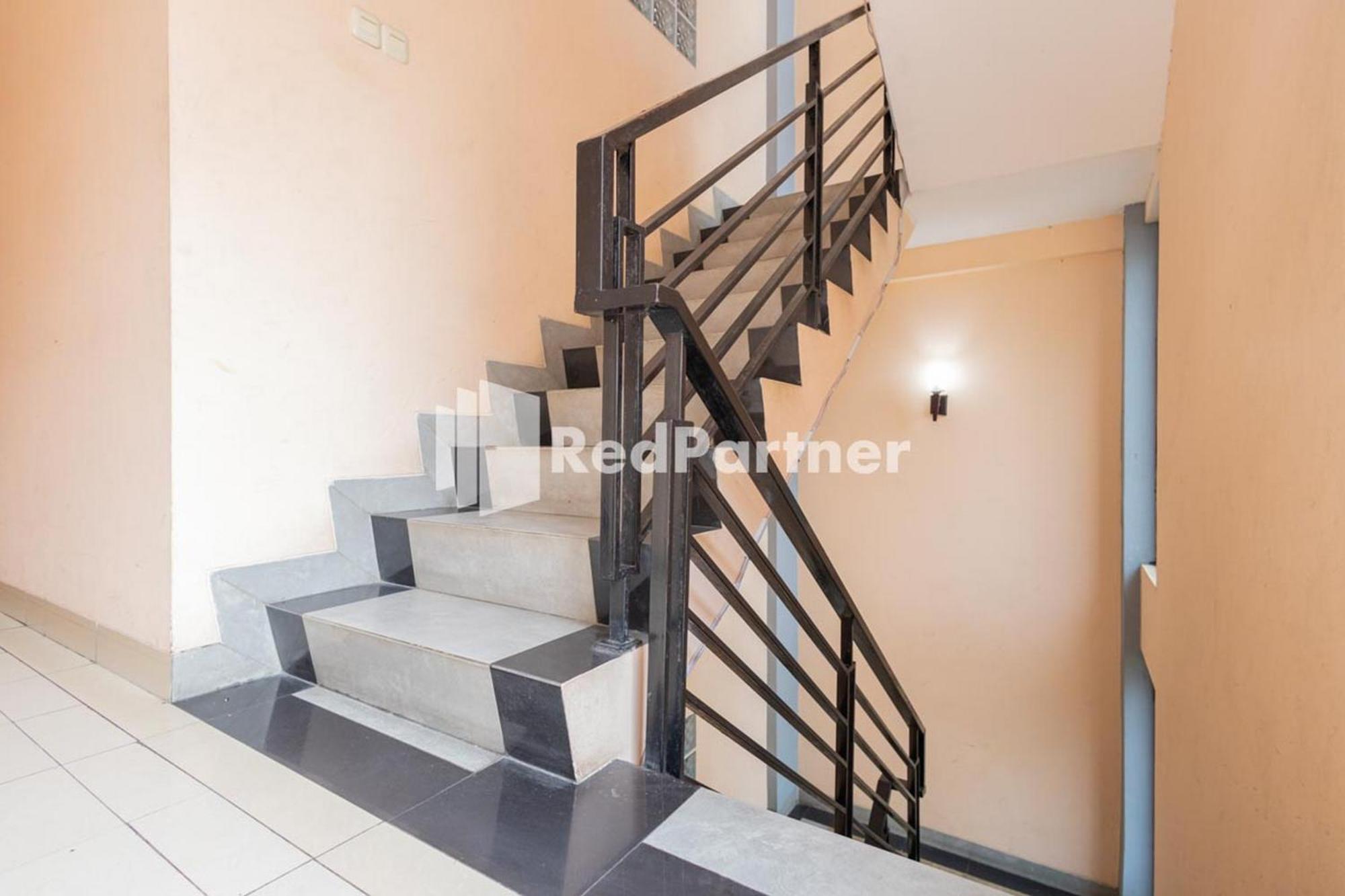 Star Hotel Jaksa Mitra Reddoorz Jakarta Exterior photo
