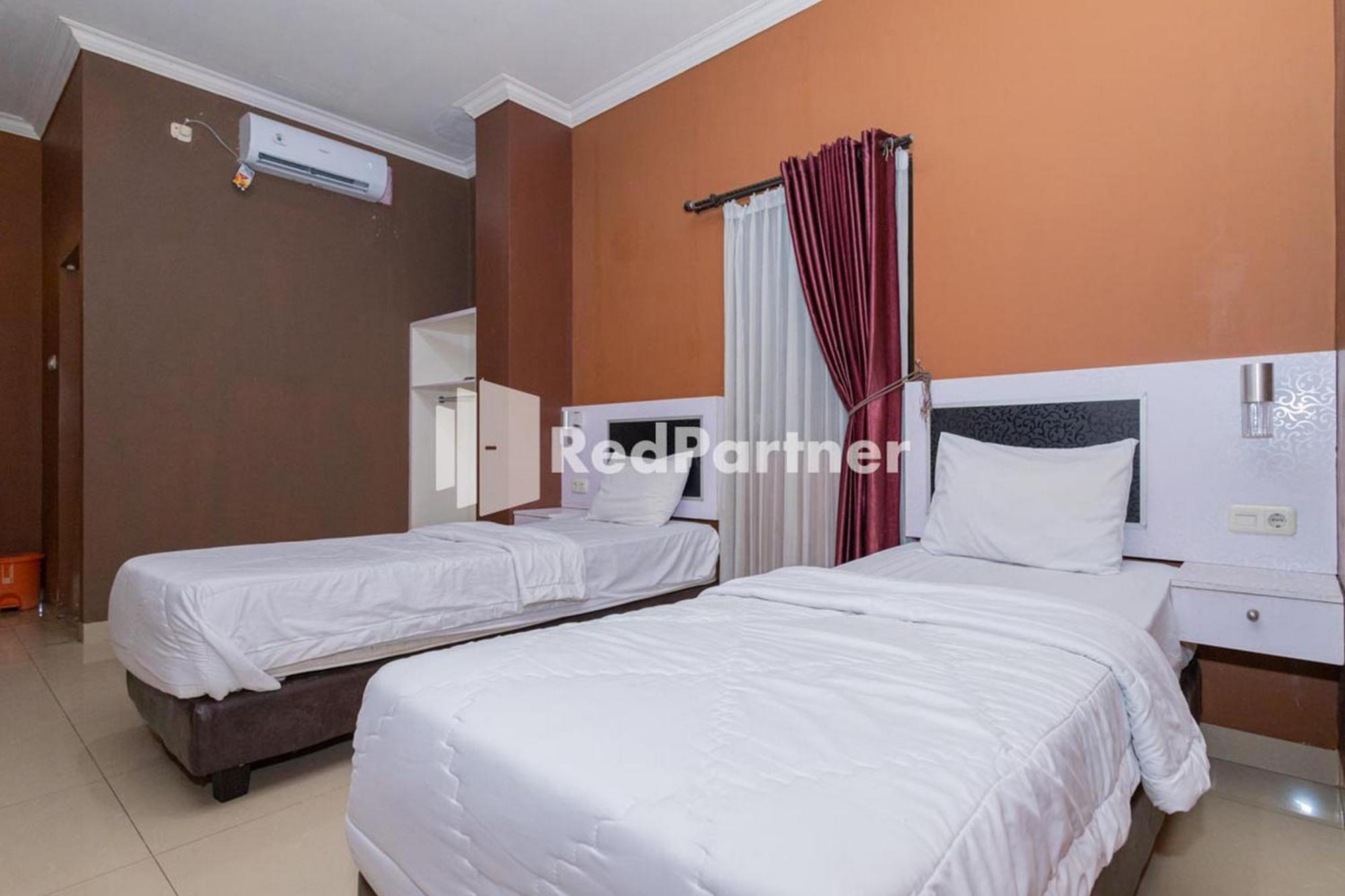 Star Hotel Jaksa Mitra Reddoorz Jakarta Exterior photo